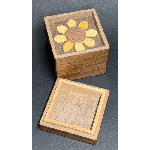 Sunflower by Tatsuo Miyamoto (Karakuri Christmas Gift 2012)