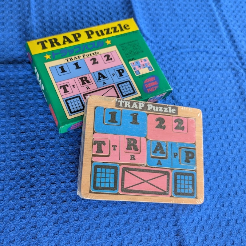 Trap Puzzle by Hanayama