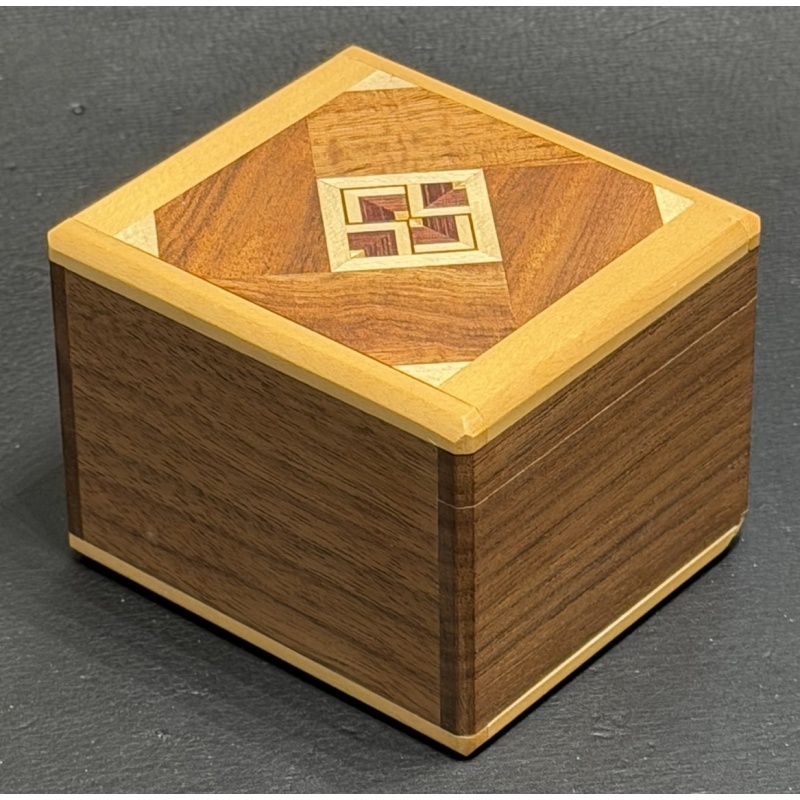 Trick Box with a Top by Ninomiya (Karakuri Christmas Gift 2006)