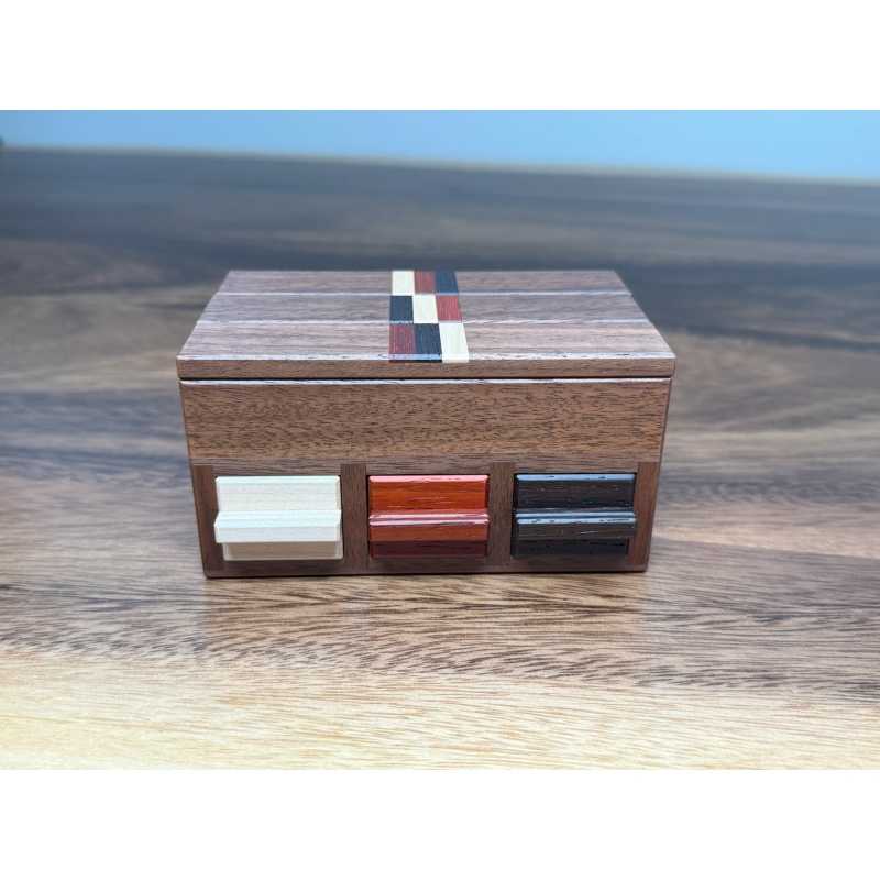 Tricolor Box - Hiroshi Iwahara