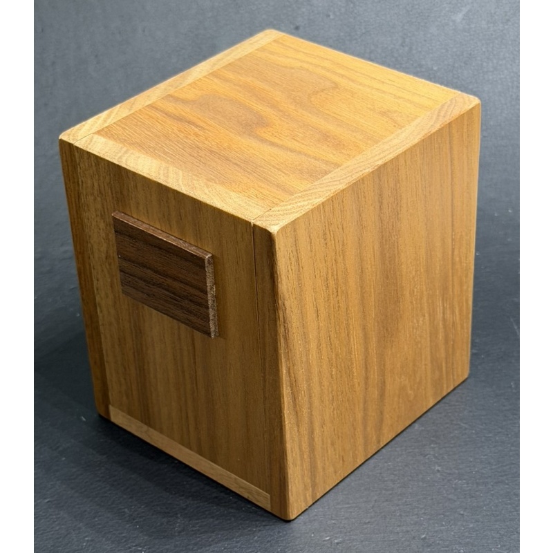 Two Steps of Drawers by Hideto Satou (Karakuri 2008)