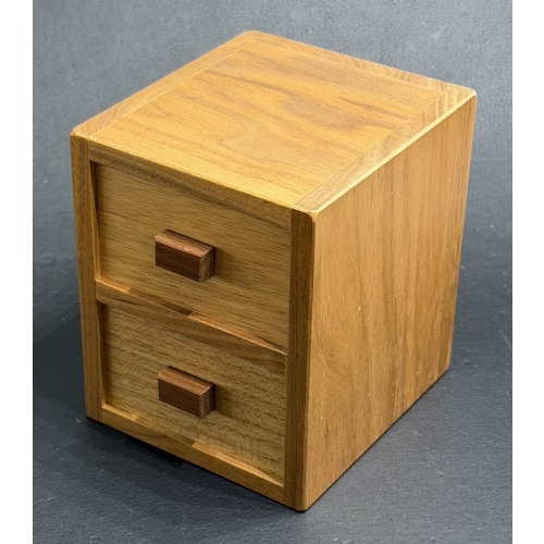 Two Steps of Drawers by Hideto Satou (Karakuri 2008)