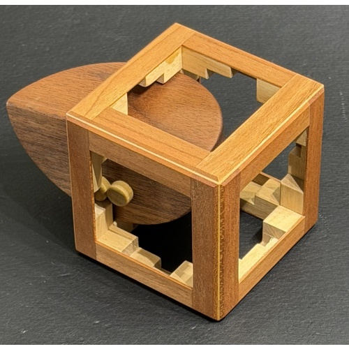 Wanderer Junior by Oskar van Deventer and Tom Lensch