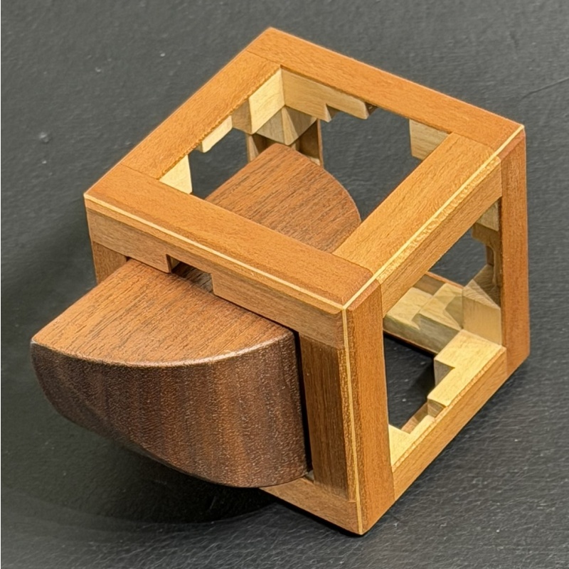 Wanderer Junior by Oskar van Deventer and Tom Lensch