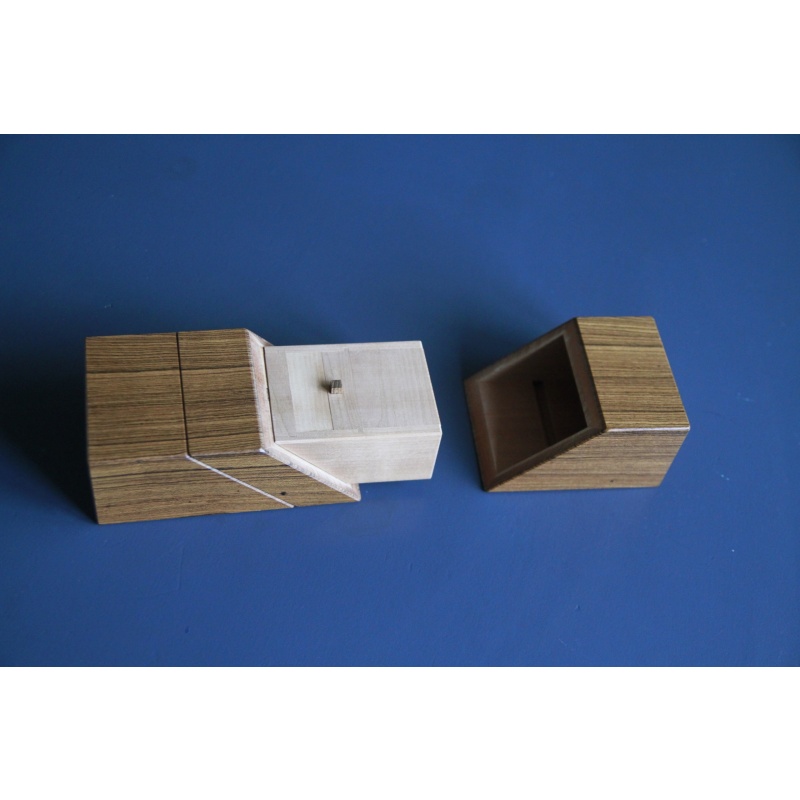 Zigzag by Akio Kamei