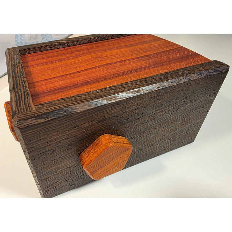 Boxed In - Dee Dixon / DEDwood