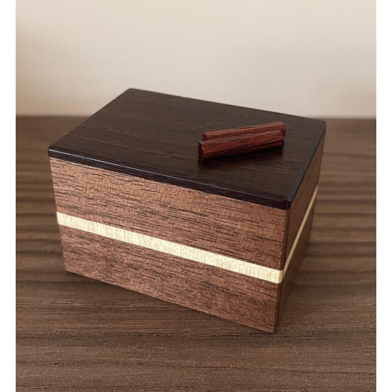 Karakuri Choclate Cake (Small Box)