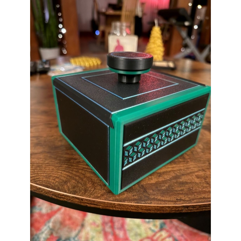 Coast-in Case - Sequential Discovery Puzzle Box - Green/Black/Colorshift Silk Blue/Green