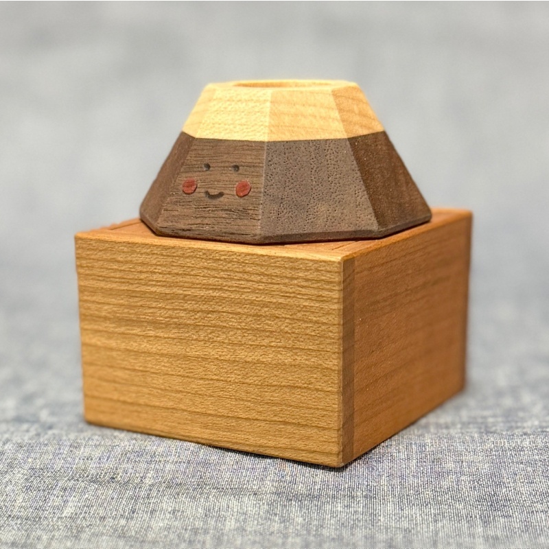 Upside down Fuji Box by Daiki Arimura KCG