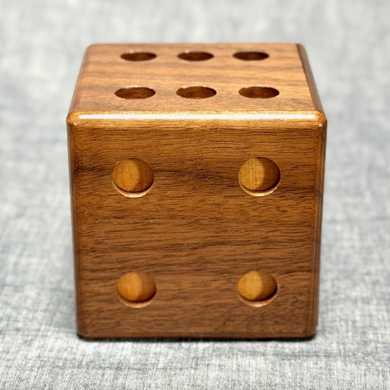 Dice (P-9-3) (1997) by Akio Kamei