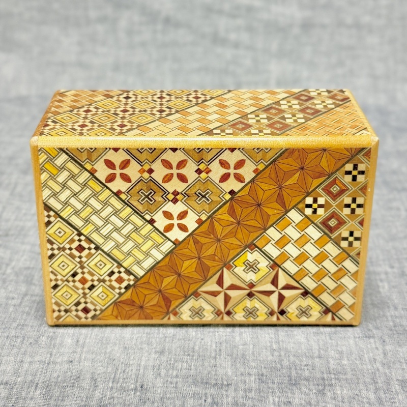 SNOOPY Secret Box Collaboration Karakuri Box