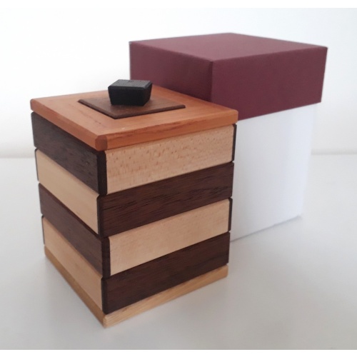 Karakuri Fluctuation Box by Iwahara