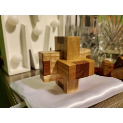 Stepping burr / Three cubes puzzle