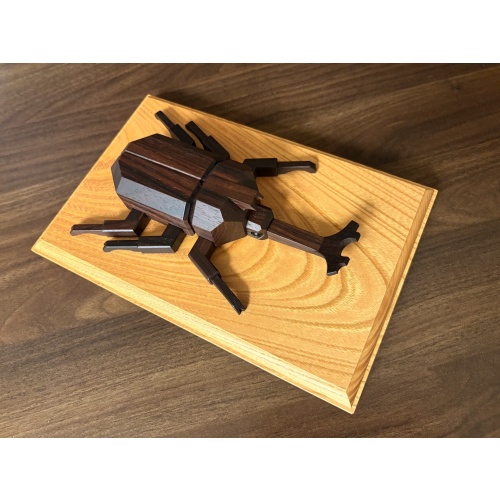 Karakuri Kabuto Box by Taisho Iwasaki