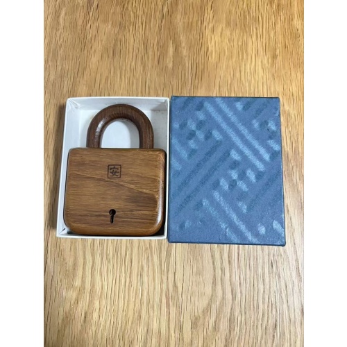 "Wooden Lock"(K-18) Karakuri Box Akio Kamei