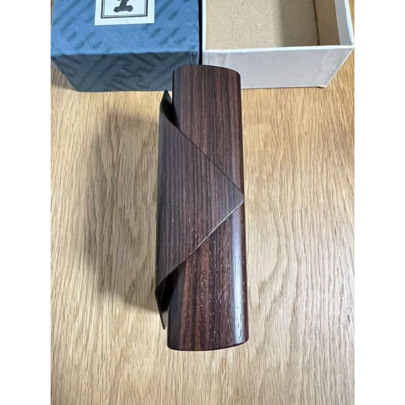 "Small Gift"(P-19-1) Karakuri Box Akio Kamei