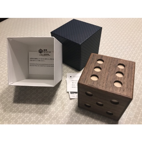 Karakuri P-9-4 Dice box by Akio Kamei