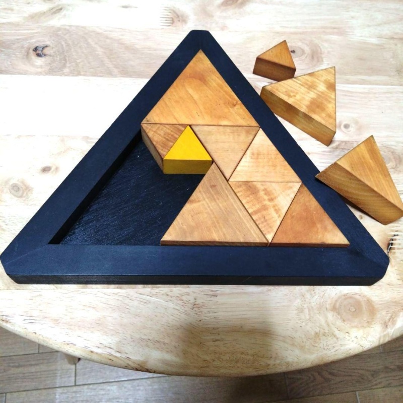 ”Triangle” by Nob Yoshigahara/Manufactured by Hikimi