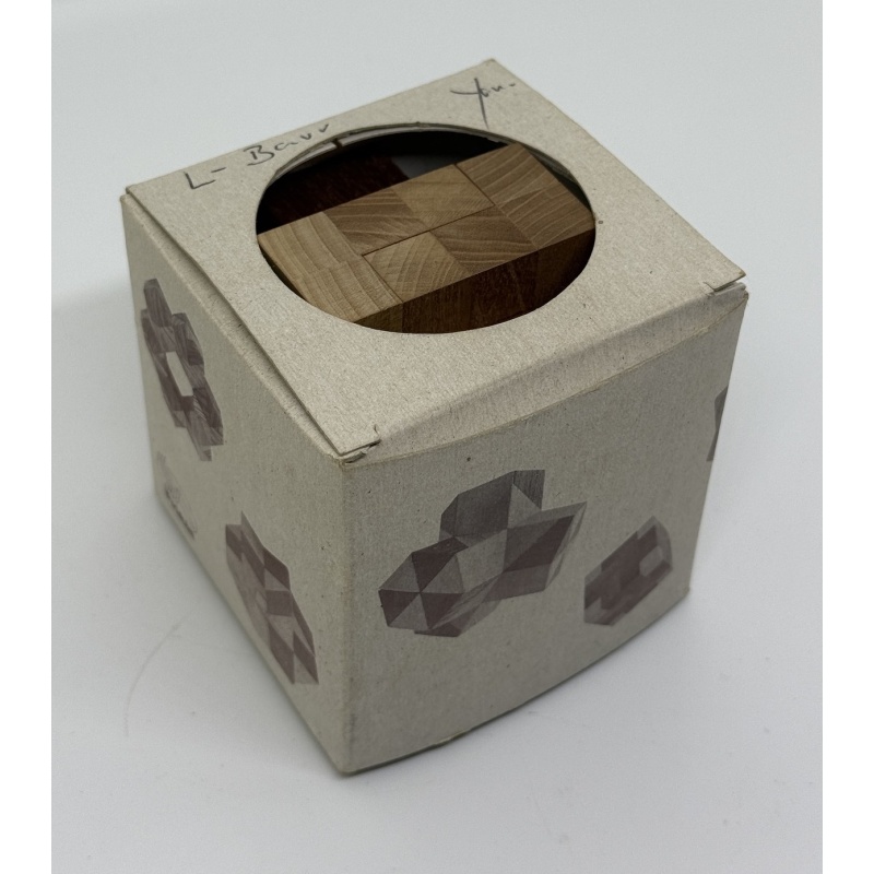 L Burr Juno design made by Josef Pelikan