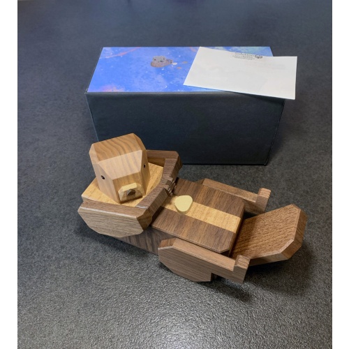 Hungry Sea Otter by Yasuaki Kikuchi (Z-17)