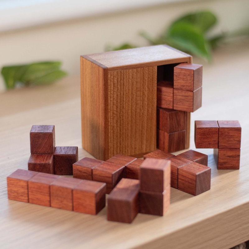 Tetra Flop - Pelikan puzzles (Volker Latussek)