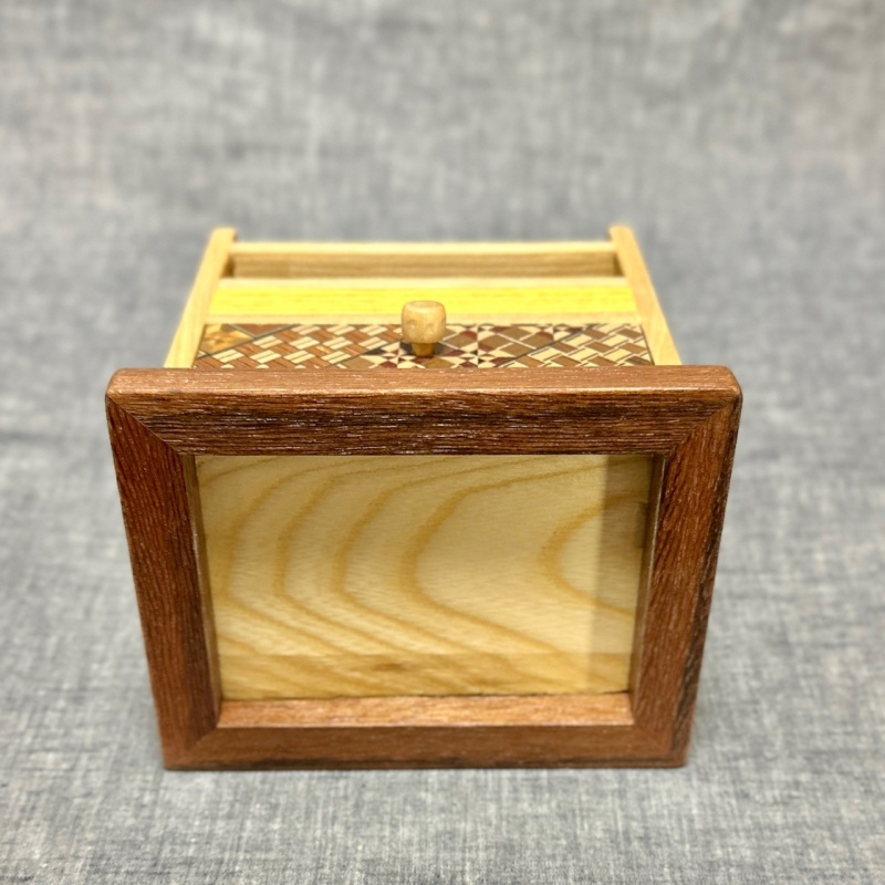 Karakuri Test Tube Box