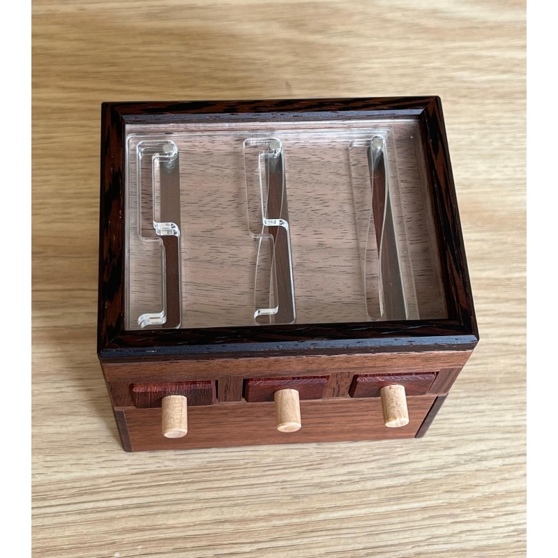 Visible 3-Ary Drawer by Hiroshi Iwahara