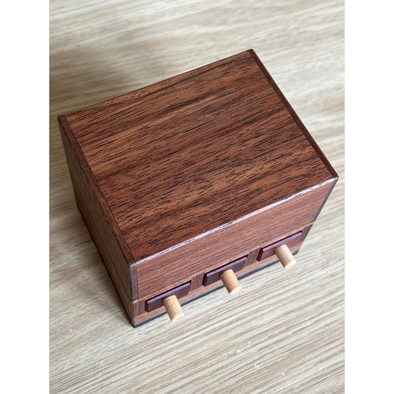 Visible 3-Ary Drawer by Hiroshi Iwahara